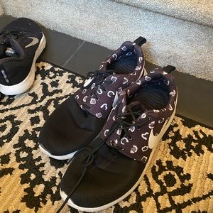 Nike roshe running shoes